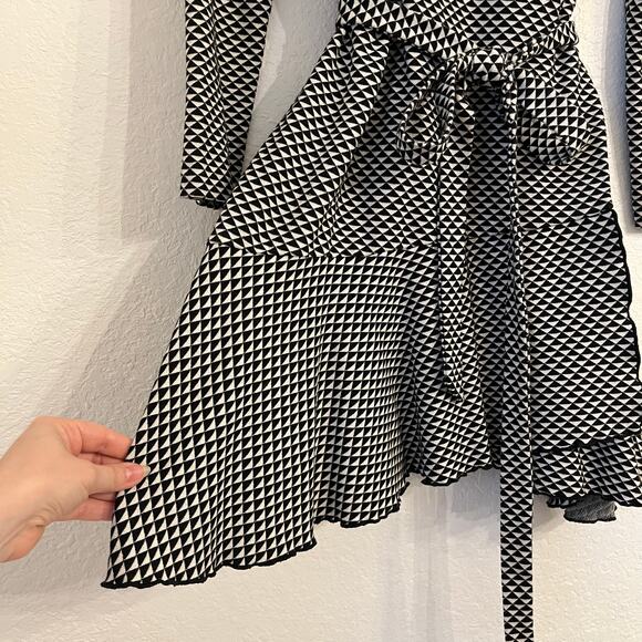 Nicole Miller Collection Claudette Knit Wrap Dress L Sweater Geometric Office - Picture 4 of 11